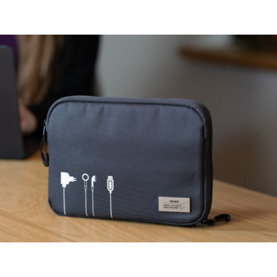 Органайзер Troika BLUE CYCLE TECH POUCH 2 для аксесуарів та кабелів, 23,5 х 17 х 3,5 см, сірий Органайзер Troika BLUE CYCLE TECH POUCH 2 для аксесуарів та кабелів, 23,5 х 17 х 3,5 см, сірий