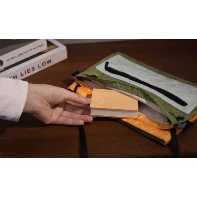 Світильник-книга на акумуляторі Gingko Super Mini Smart Book, дерево клен | G086MA Світильник-книга на акумуляторі Gingko Super Mini Smart Book, дерево клен | G086MA