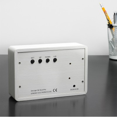 Годинник-будильник на акумуляторі з термометром