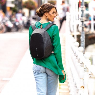 Рюкзак антивор с тревожной кнопкой XD Design Bobby Cathy Backpack Black (P705.211) Рюкзак антивор с тревожной кнопкой XD Design Bobby Cathy Backpack Black (P705.211)